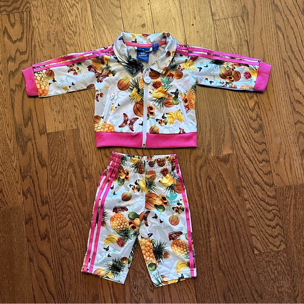 Adidas Infant Baby Tracksuit With Iconic Pink  Three-Stripes size 0-3 Months